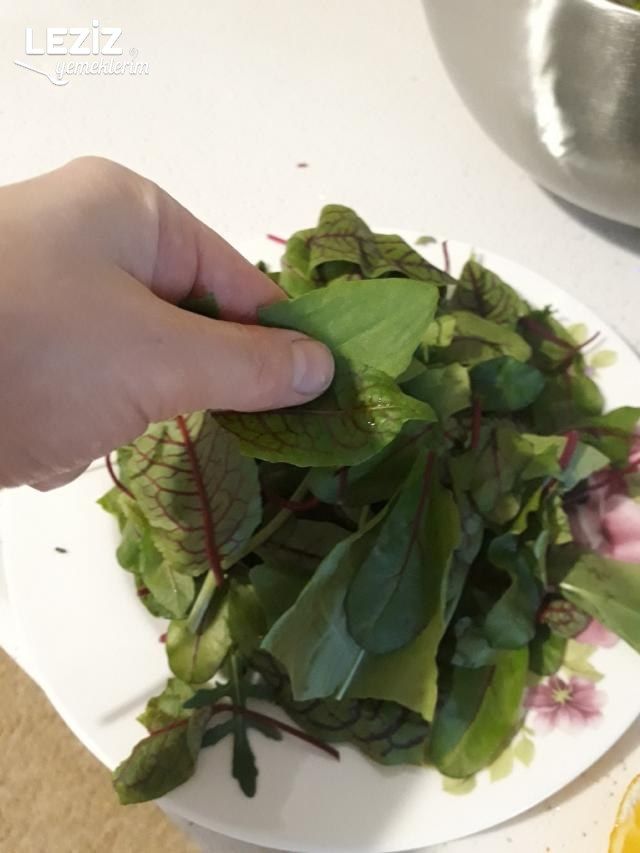Kuzu Kulağı Ve Taze Pancar Salatası
