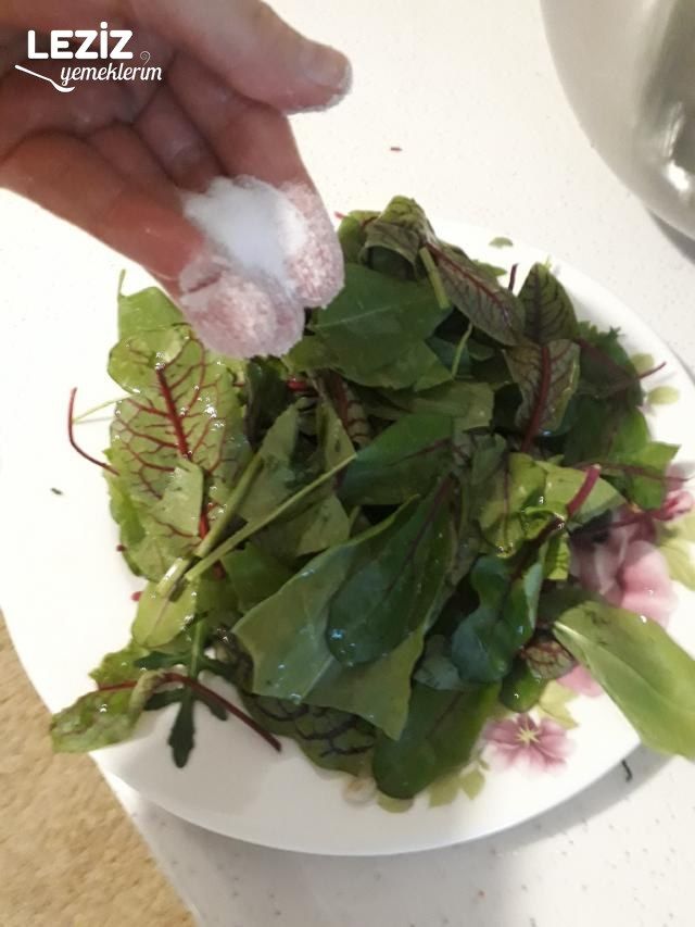 Kuzu Kulağı Ve Taze Pancar Salatası