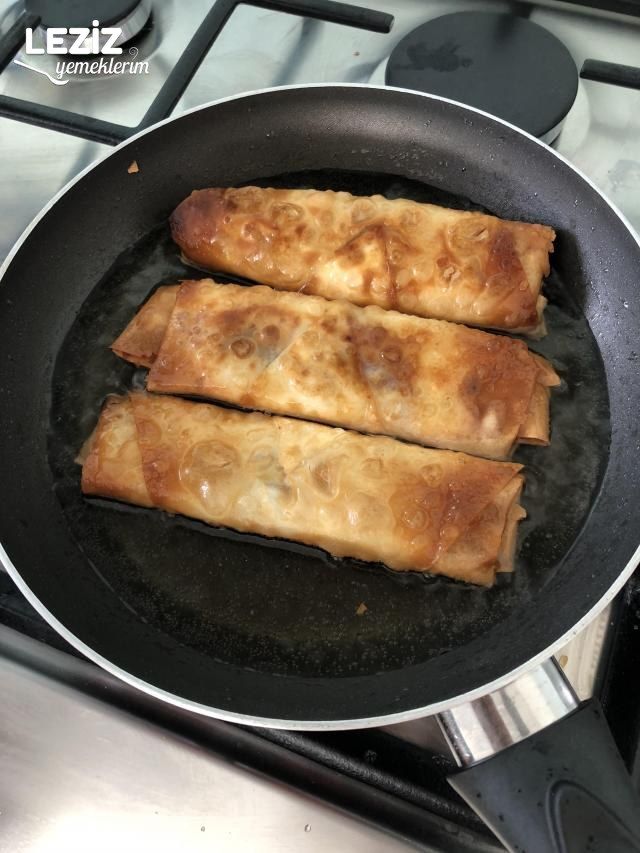 Paçanga Böreği Tarifi (Aşama Aşama Anlatım)