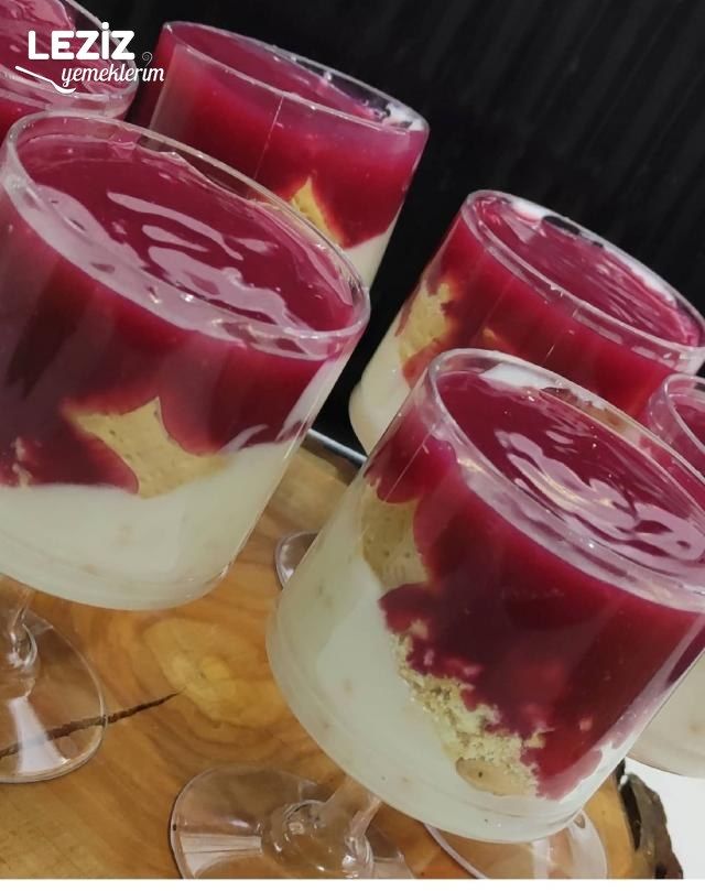 Narlı Soslu Sütlü Tatlı (Muhallebi)