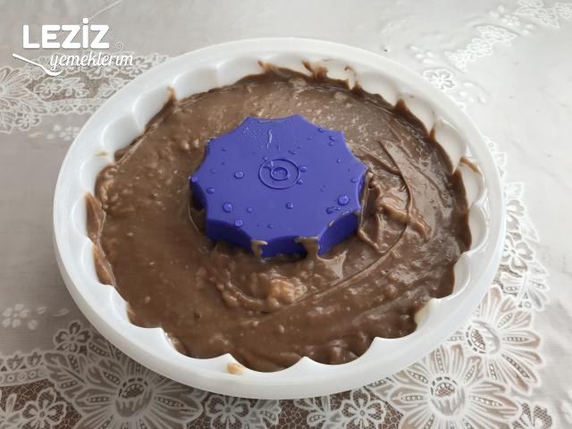 İki Renkli Sütlü Tatlı Tarifi