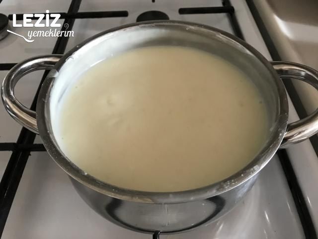 İki Renkli Sütlü Tatlı Tarifi