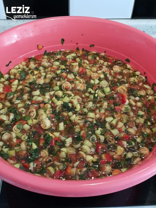 Soslu Otlu Acılı Kıyma Biber Turşusu