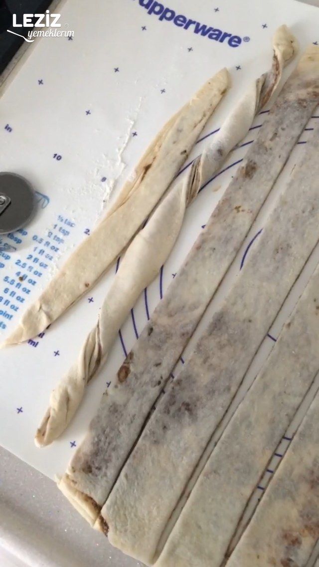 Cevizli Haşhaşlı Burma Çörek