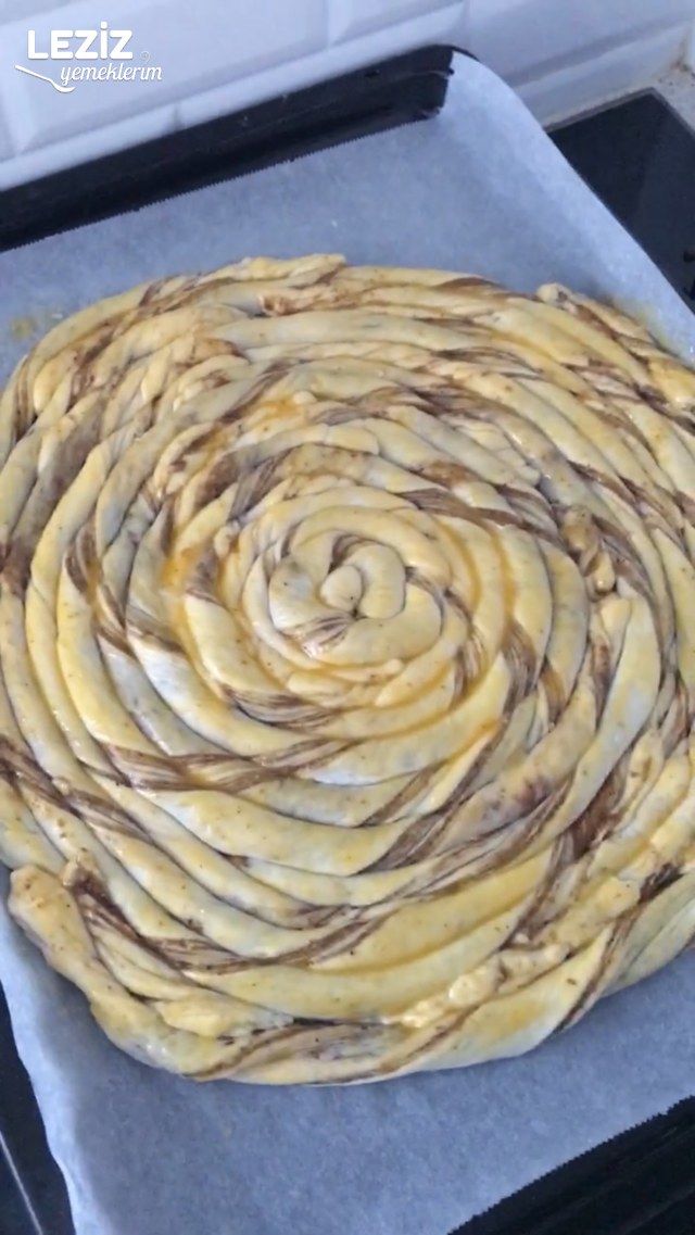 Cevizli Haşhaşlı Burma Çörek