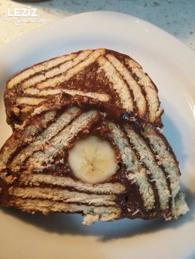 Bisküvili Üçgen Pasta