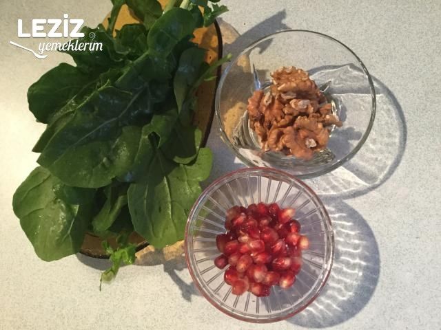 Narlı Ayvalı Roka Salatası