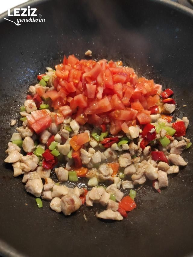 Ekmek Arası Tavuk Tantuni Nasıl Yapılır