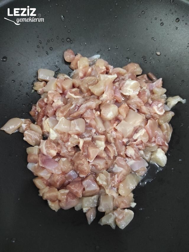 Ekmek Arası Tavuk Tantuni Nasıl Yapılır