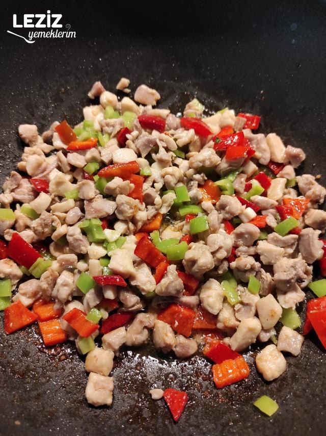 Ekmek Arası Tavuk Tantuni Nasıl Yapılır