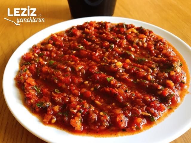 Acılı Ezme Salata Tarifi