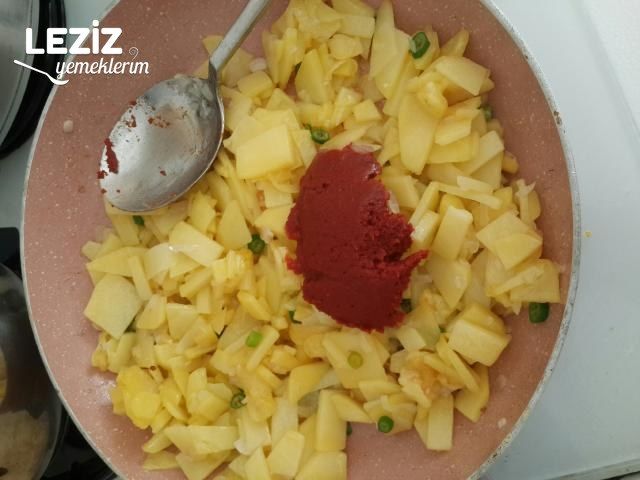 Çeçil Peynirli Salçalı Patates Kavurma