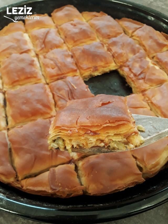 Pazı Sapından Harçlı El Açması Börek