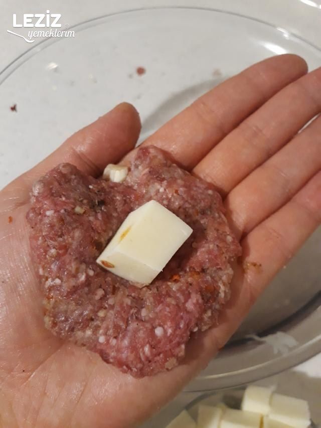Kaşarlı Köfte