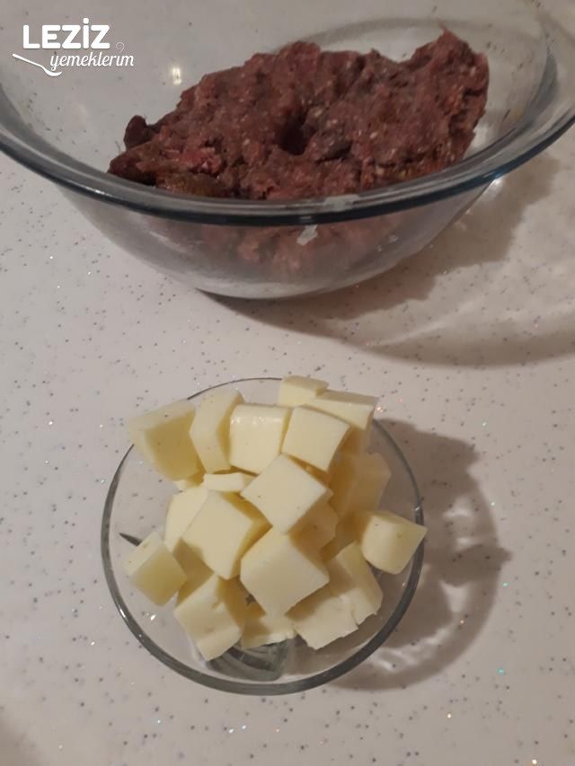 Kaşarlı Köfte