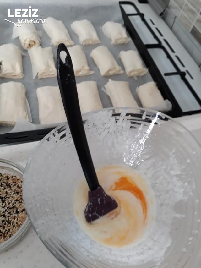 Baklava Yufkasından Çıtır Börek Yapımı