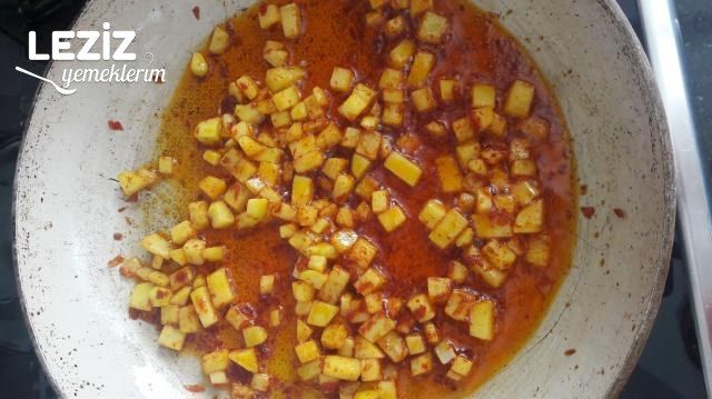 Patatesli Salçalı Yumurta