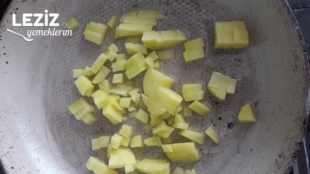 Patatesli Salçalı Yumurta