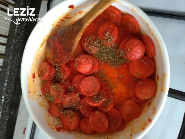Kahvaltılık Salçalı Sosis Nasıl Pişirilir