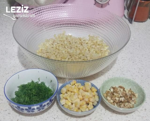 Nefis Yoğurtlu Buğday Salatası Tarifi