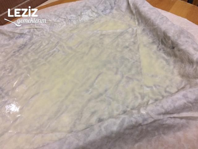 Su Böreği Tadında Sodalı Börek