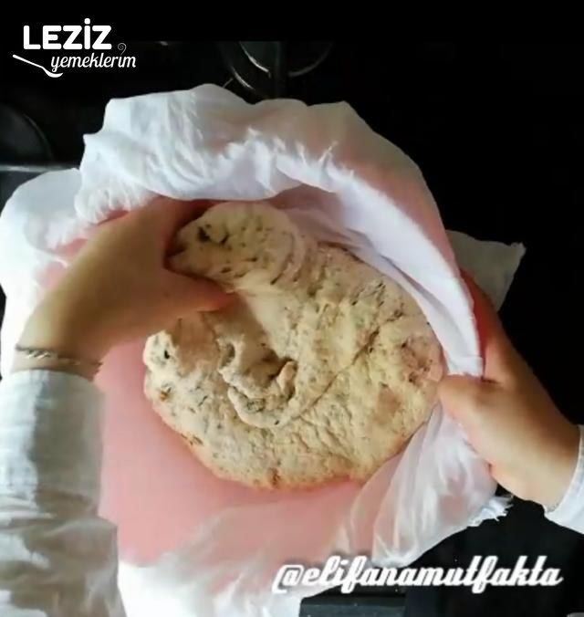 Ay Çekirdekli Ekmek