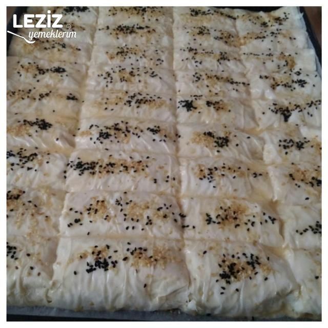 Baklava Yufkasıyla Çıtır Çıtır Ispanaklı Börek
