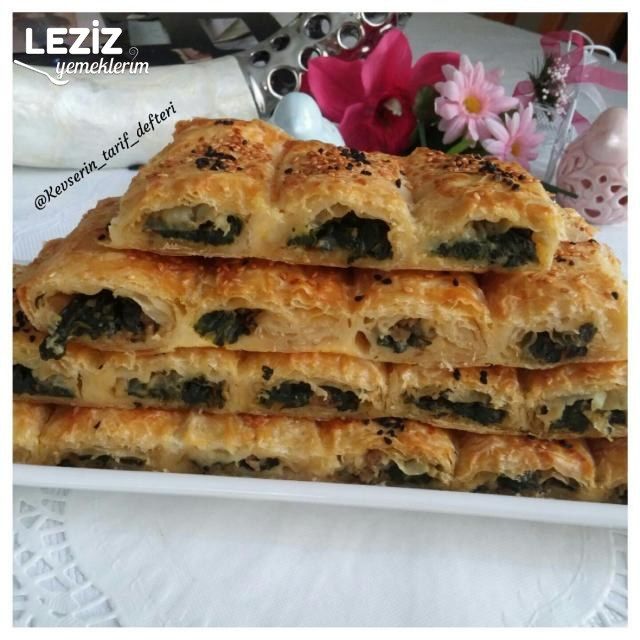 Baklava Yufkasıyla Çıtır Çıtır Ispanaklı Börek