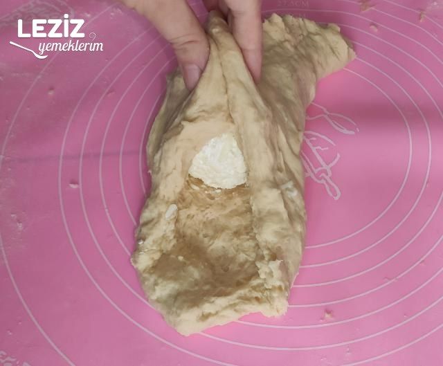 Kahvaltılık Peynirli Pide (Videolu)
