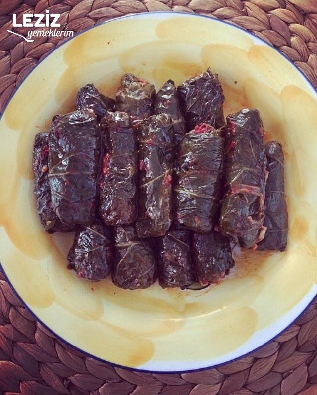 Soslu Kıymalı Karalahana Sarması