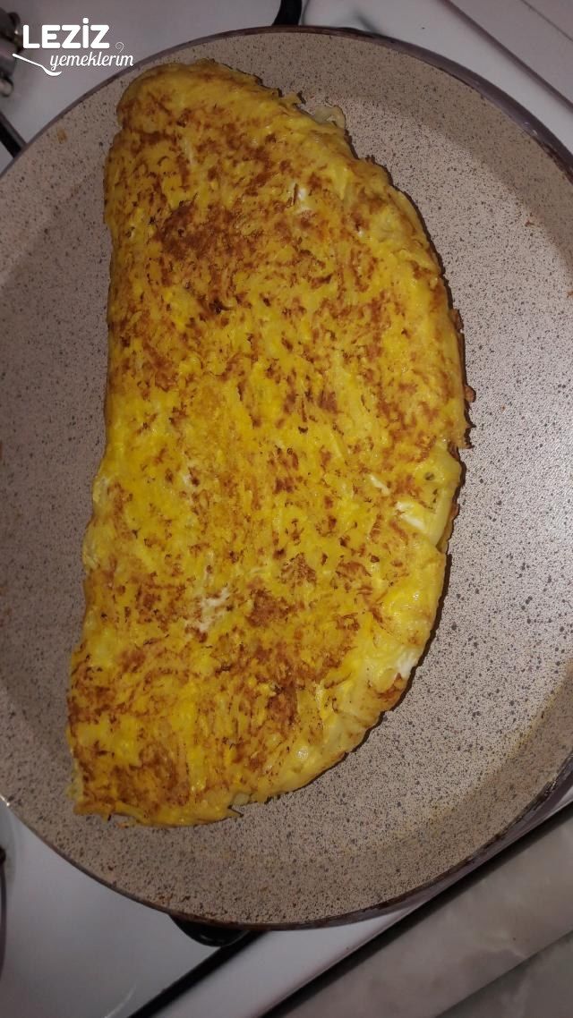 Patatesli Kaşarlı Omlet