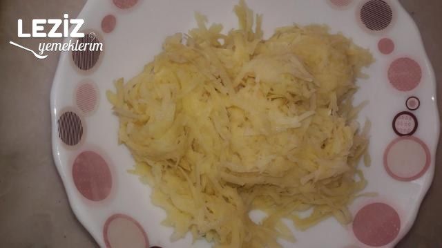 Patatesli Kaşarlı Omlet