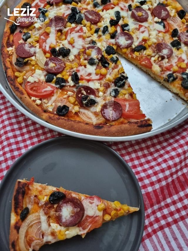 Evde Kolay Karışık Pizza Yapımı