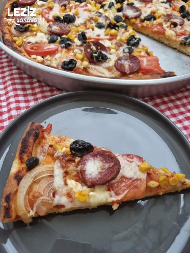Evde Kolay Karışık Pizza Yapımı