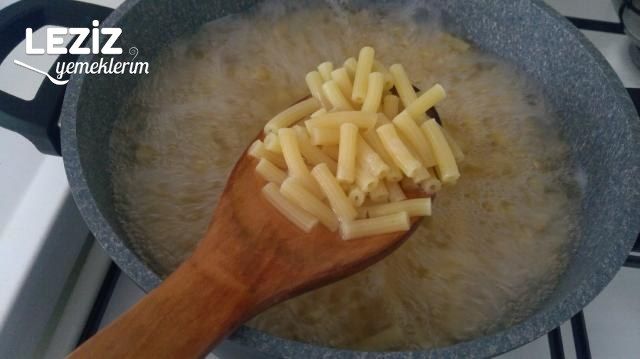 Tereyağlı Salça Soslu Makarna