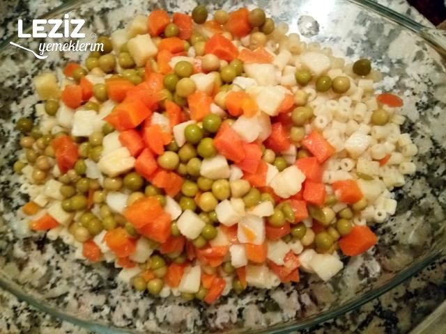 Yoğurtlu Makarna Salatası