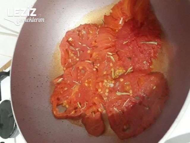 Kahvaltıya Domatesli Kekikli Yumurta