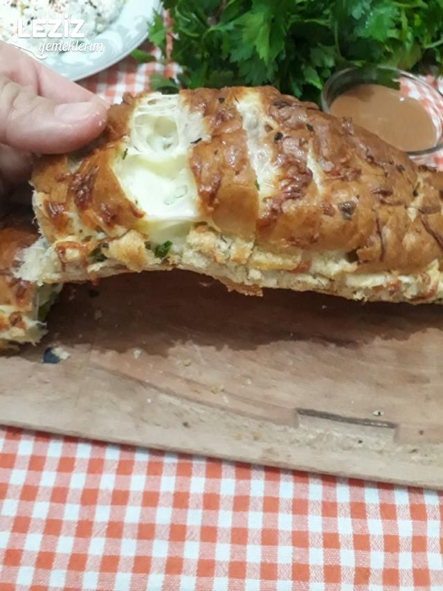 Sarımsaklı Kaşarlı Ekmek Tarifi