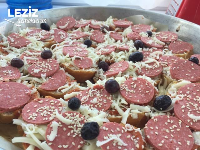 10 Dakikada Bayat Ekmek Pizzası