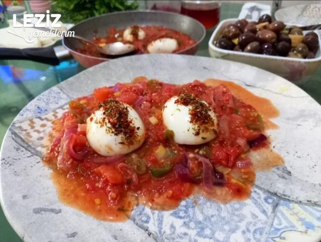 Domates Soslu Yumurta Kapama (Farklı Kahvaltılık Arıyorsanız)