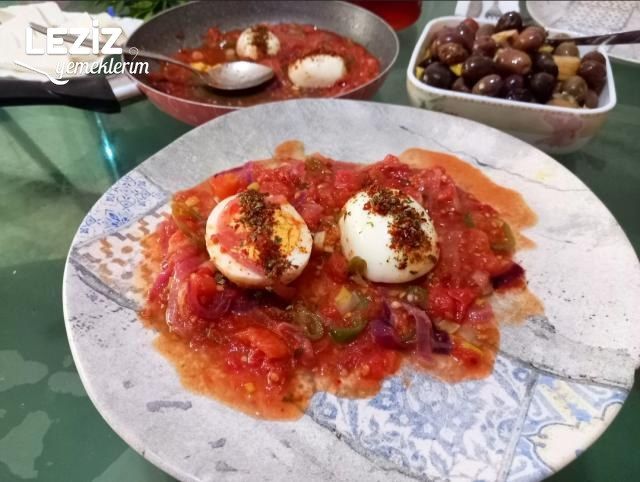 Domates Soslu Yumurta Kapama (Farklı Kahvaltılık Arıyorsanız)