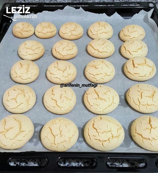Leziz Nişastalı Çatlak Kurabiye