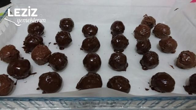 Çikolata Topları (3 Malzemeli - Çok Pratik)