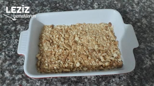 Bisküvili İrmik Tatlısı Nasıl Yapılır