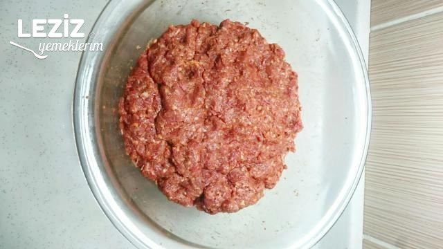 Döküm Tavada Mangal Tadında Izgara Köfte