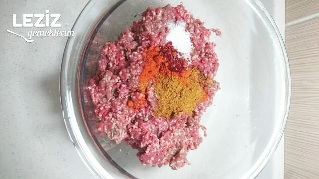 Döküm Tavada Mangal Tadında Izgara Köfte