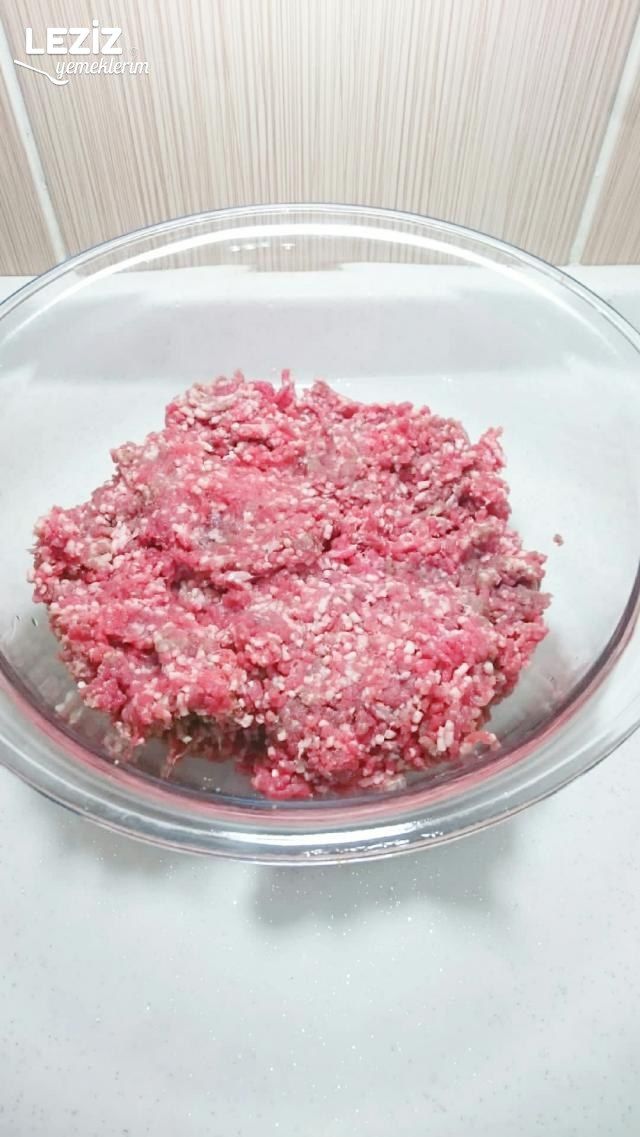 Döküm Tavada Mangal Tadında Izgara Köfte