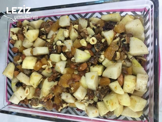 Kuruyemişli Meyve Tatlısı