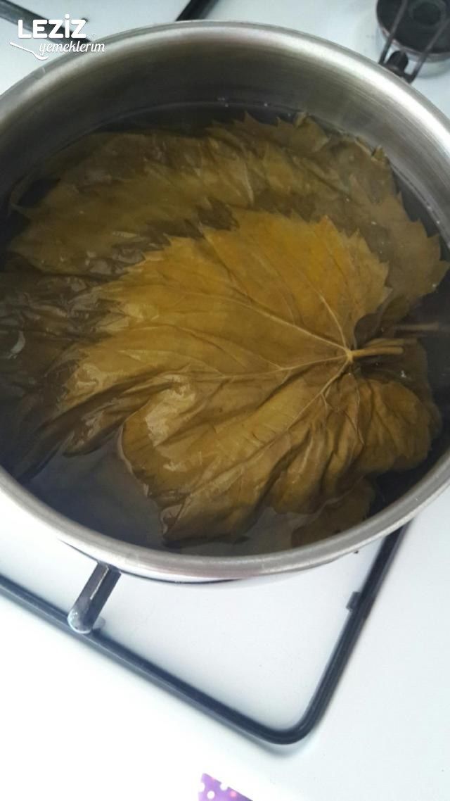 Zeytinyağlı Yaprak Sarması Nasıl Yapılır