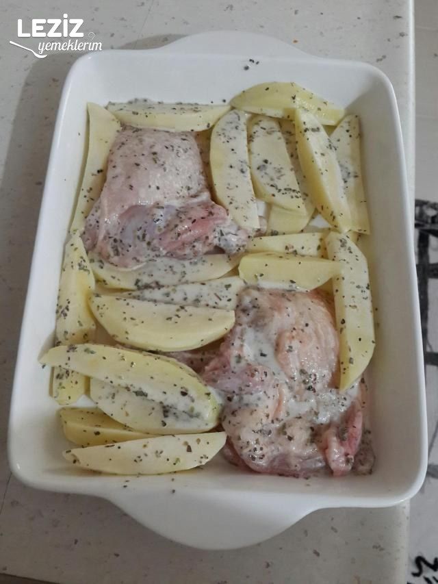 Fırında Mayonez Kekik Soslu Tavuk Pirzola